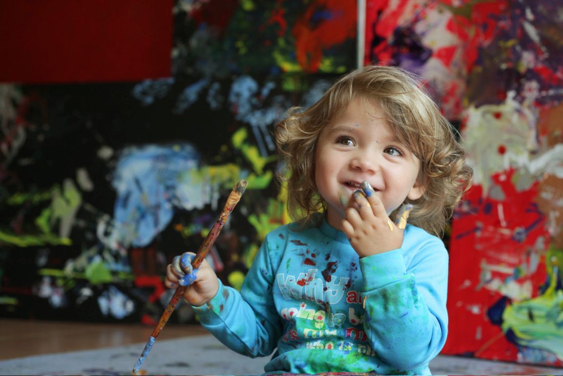 Wunderkind in Windeln: zweijährige Malerin macht in Australien Furore