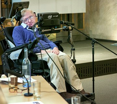 Стивен Хокинг делает сенсационное заявление на конференции по излучению Хокинга, Стокгольм, 2015 — источник.