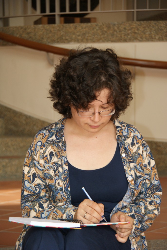 Дарья Кутузова — нарративный консультант и специалист по письменным практикам.