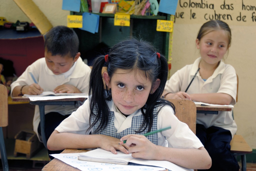 (2011_Education_for_All_Global_Monitoring_Report)_-_School_children_in_Florida_(Valle),_in_Colombia