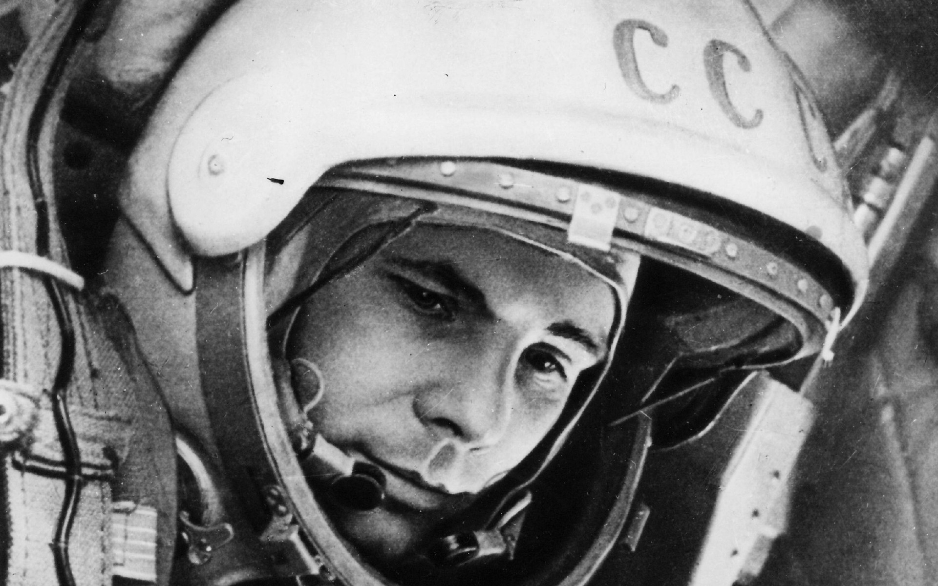 Гагарин с сигаретой фото