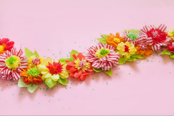 цветочная гирлянда своими руками | Поделки из цветов, Самодельные цветы, Пособия по цветам