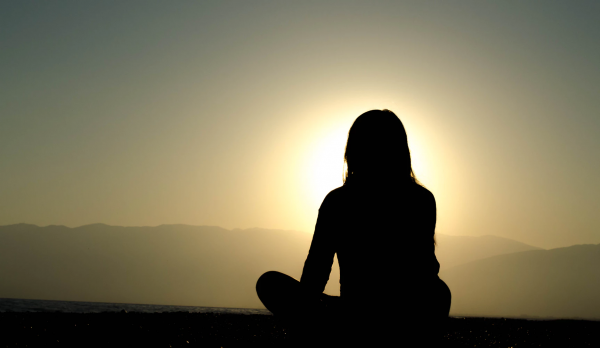Привычка медитировать, как и любая другая привычка, имеет накопительный эффект. Чем дольше практикуешь медитацию, тем больше ее польза. Хотите жить осознанно, быть спокойным и чаще радоваться жизни? Тогда медитируйте.