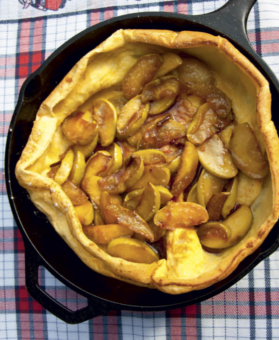 Начинять голландскую «корзинку» традиционно принято карамелизированными яблоками с корицей, но в принципе возможна и любая другая начинка, включая соленую.