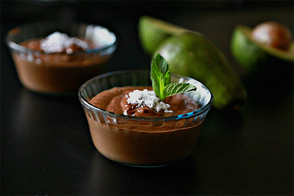 Шоколадный пудинг с авокадо