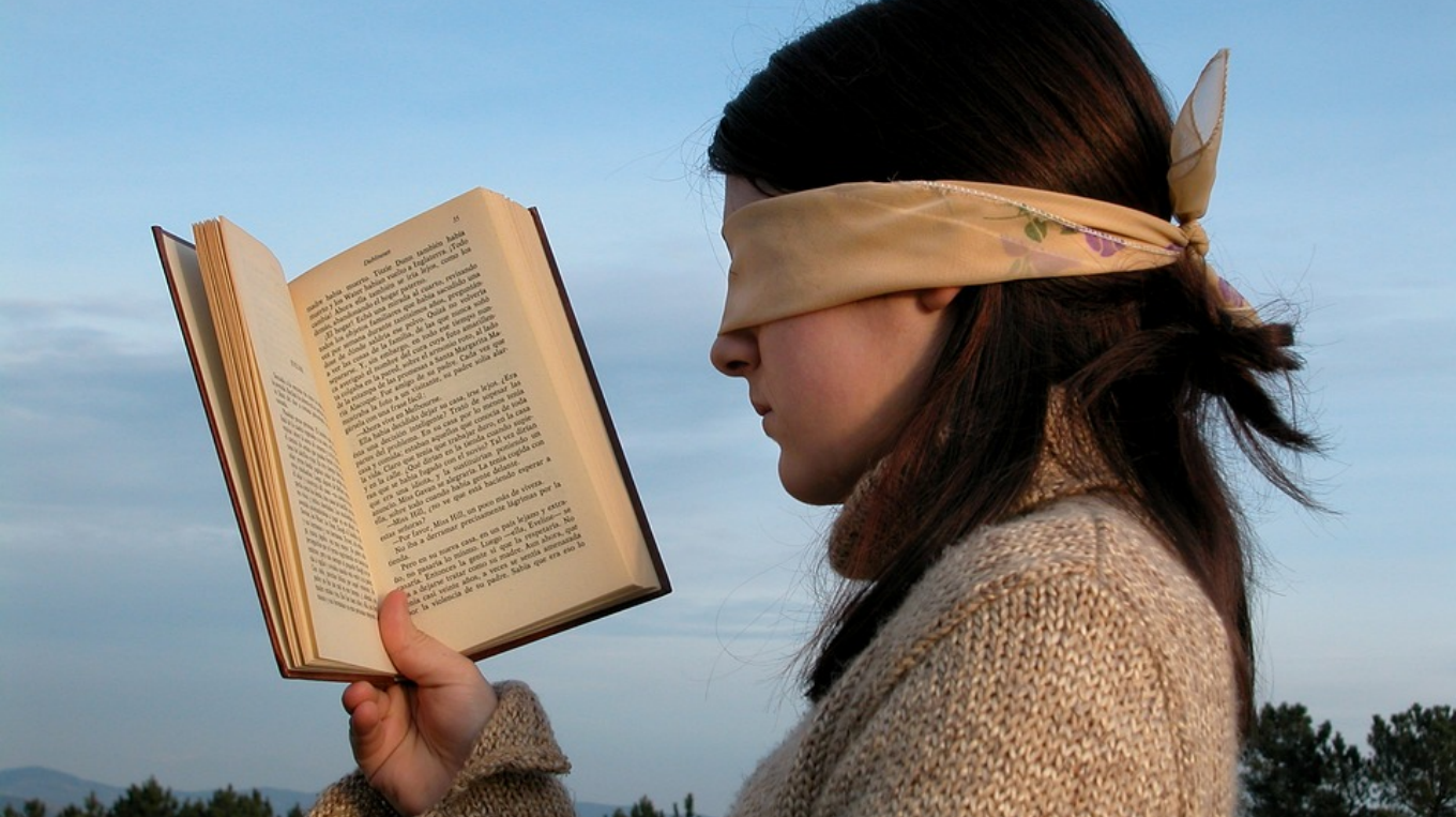 Женщина умеющая читать