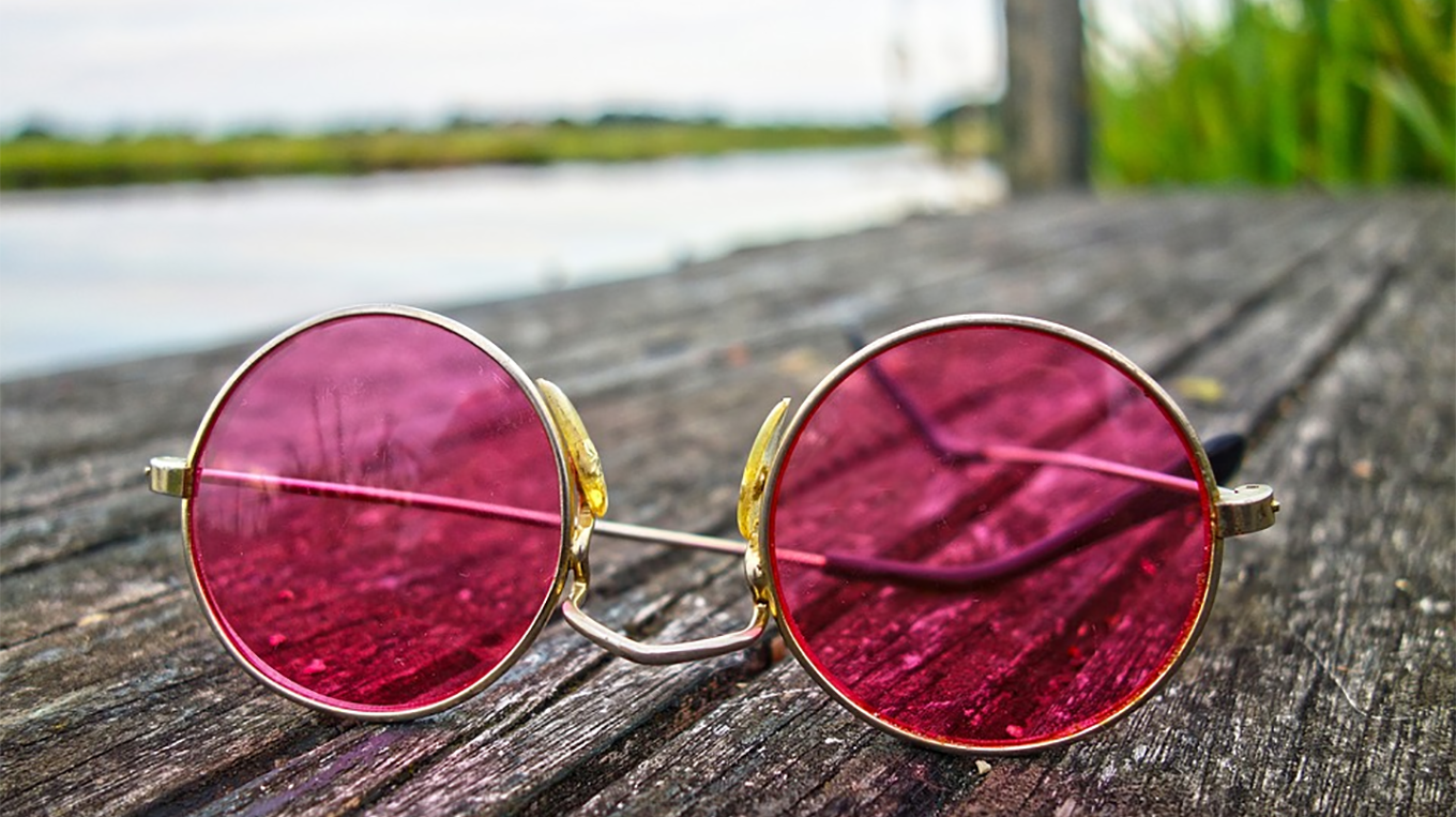 Без розовых очков. Розовые очки. Розовая Ока. Солнечные очки. Розовые солнцезащитные очки.