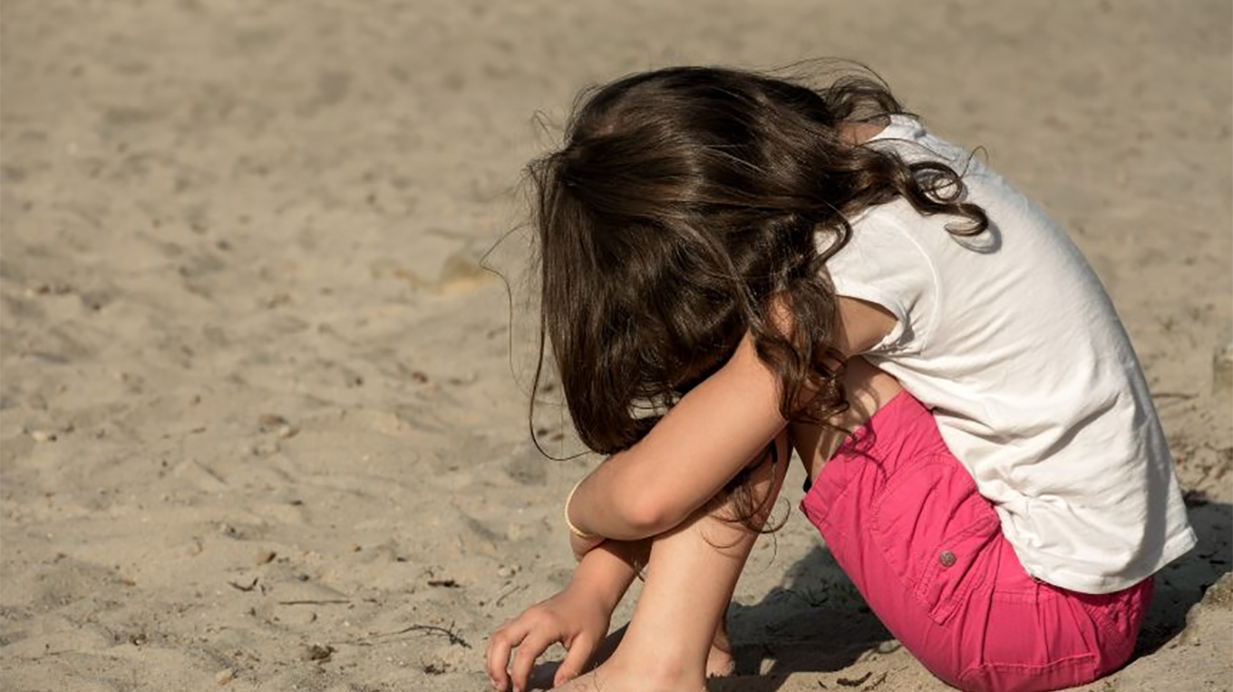 Ребенок толкает других детей: так ли это опасно на самом деле?