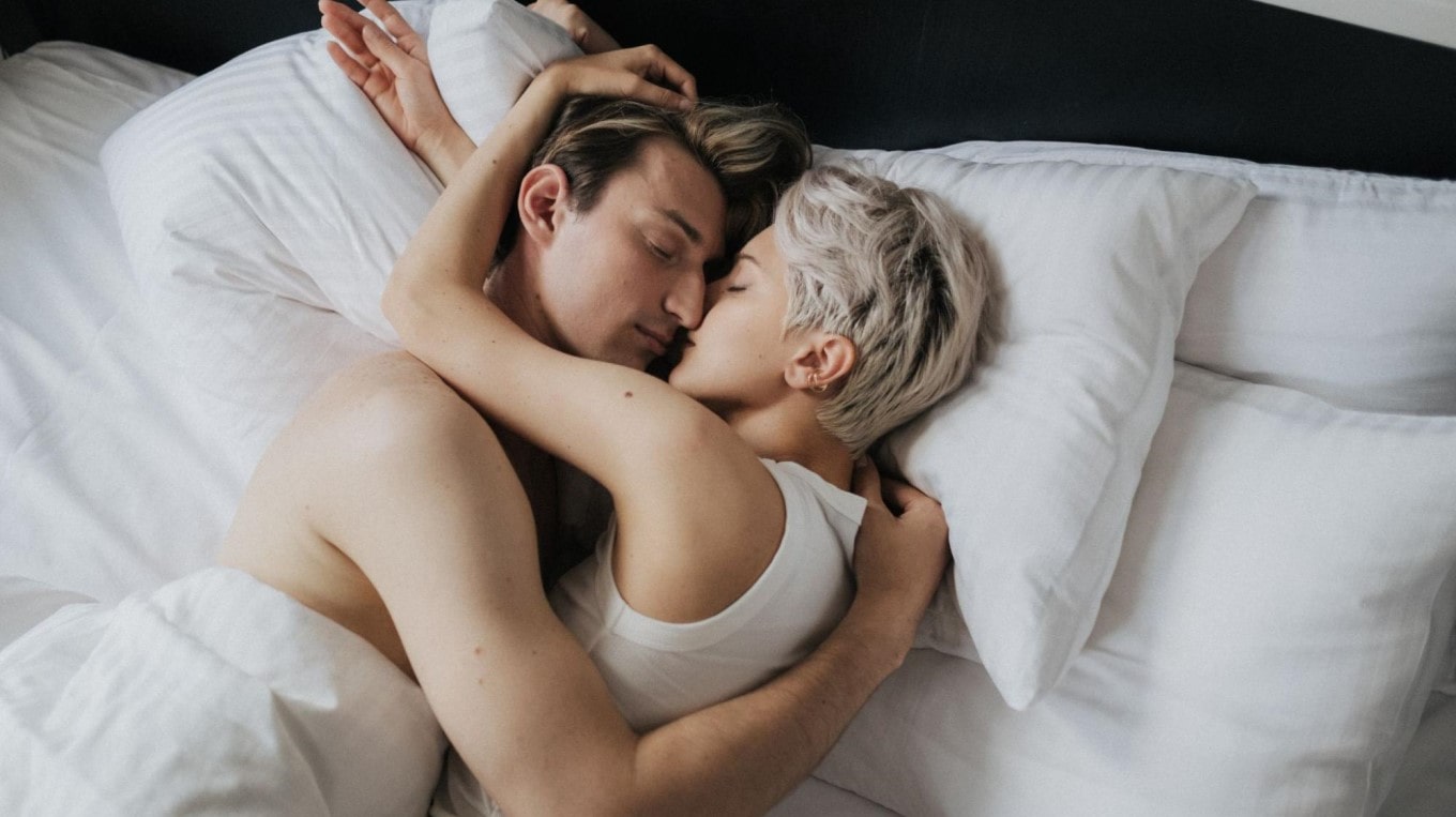 5 мифов о сексе в менопаузе, которые вредят здоровью и отношениям
